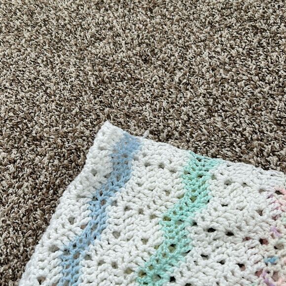 Vintage Handknit Baby Girl Boy Stripped White Pink Blanket - Picture 9 of 9